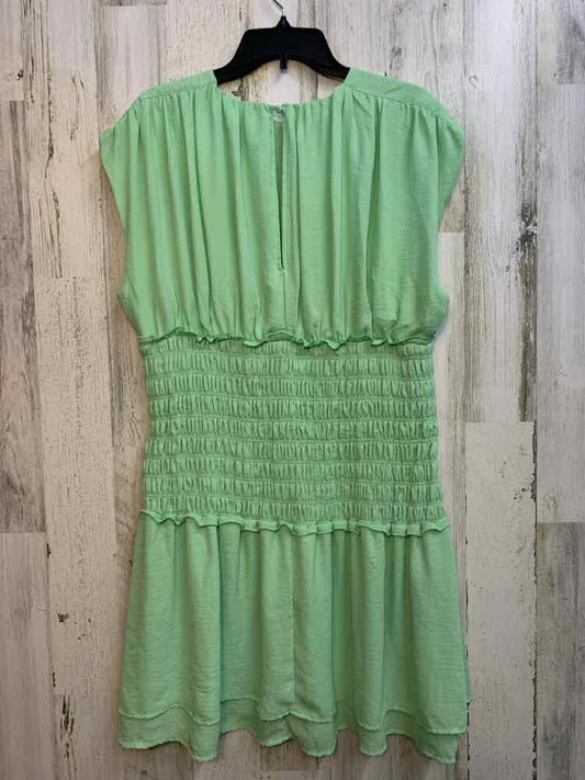 PRE-OWNED BAR lll Dresses and Skirts Size XL Green CAP SLEEVE Dress