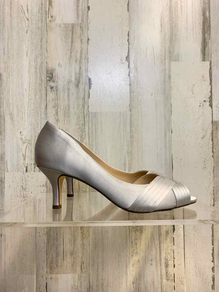 NWT NINA SHOES Shoe Size 7 Silver HEEL Shoes