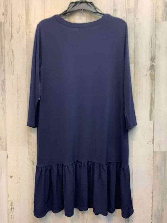 AGB Dresses and Skirts Size L Navy 3/4 LENGTH Dress