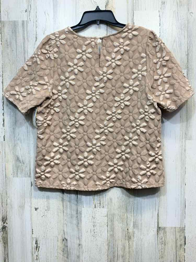 PRE-OWNED CATO Tops Size L Tan Floral SHORT SLEEVES Blouse/TAN FLORAL SHORT SLEE