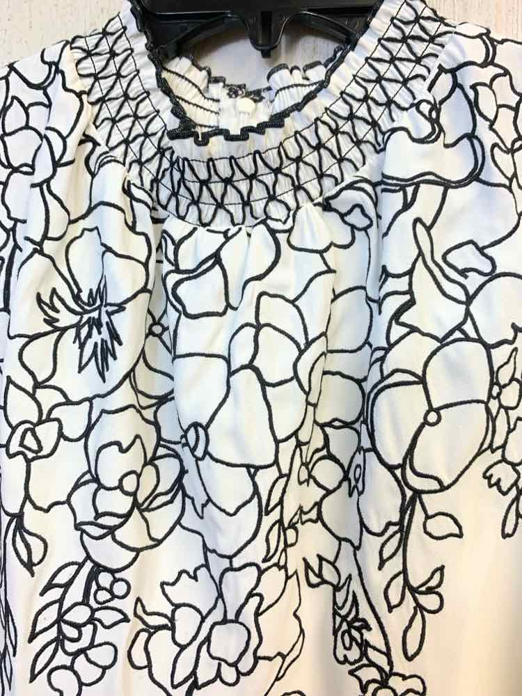 WHITE/BLACK MARKET Tops Size 2 WHT/BLK Floral SLEEVELESS TOP