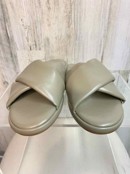 NWT JOURNEE COLLECTION SHOES Shoe Size 7.5 PUTTY SLIP ON Shoes
