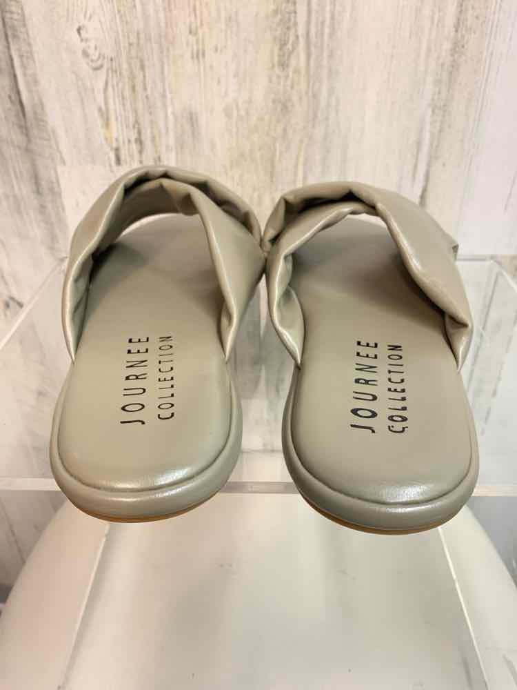 NWT JOURNEE COLLECTION SHOES Shoe Size 7.5 PUTTY SLIP ON Shoes