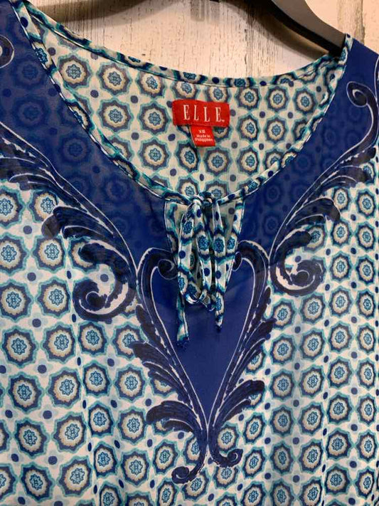PRE-OWNED ELLE Tops Size XS AQUA/BLUE MEDALION SHORT SLEEVES Shirt/MEDALLION PAT