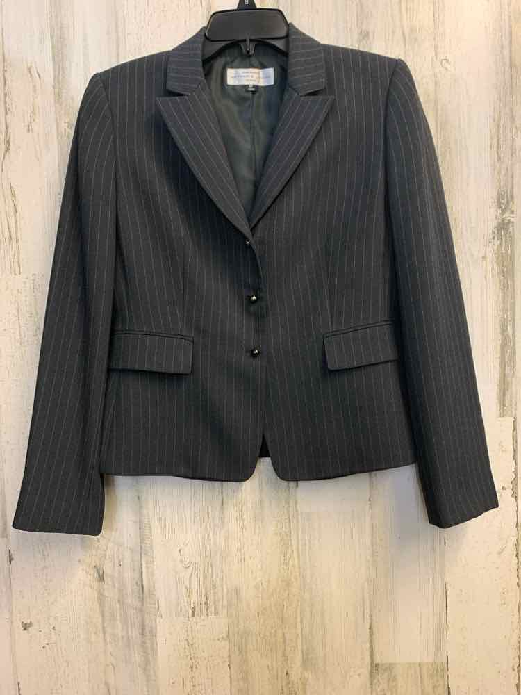 PRE-OWNED TAHARI Dresses and Skirts Size 6P Gray Pinstripe JACKET/SKIRT SUIT TOP