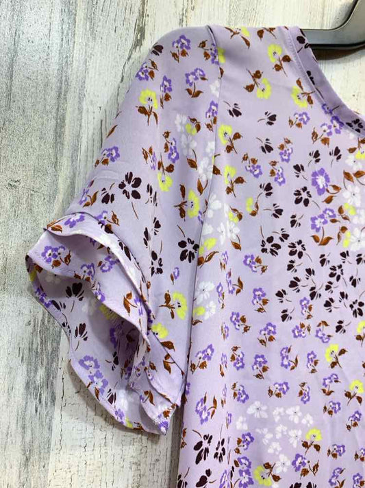 PRE-OWNED ANN TAYLOR Tops Size S Lavender Floral SHORT SLEEVES Blouse/BLK/WHT/LV