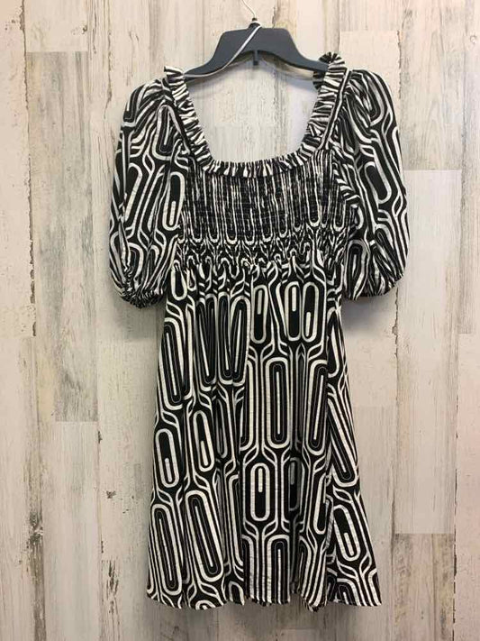 NWT GIGIO Dresses and Skirts Size S BLACK/WHITE OVALS SUNDRESS Dress/BLACK/WHITE