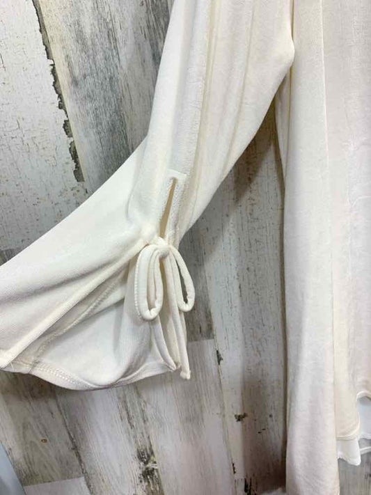 PRE-OWNED CHICO'S Tops Size 2 White BOW TIE SLEEVE Blouse