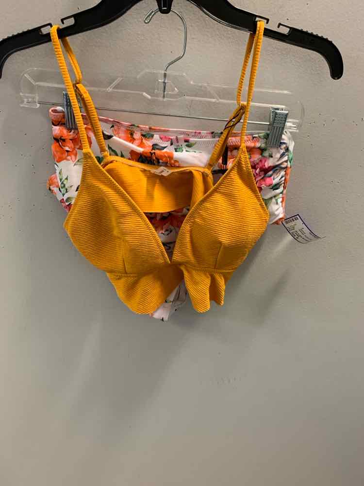 JJ QUEEN Swimwear Size M YEL/WHT Floral Swimsuit