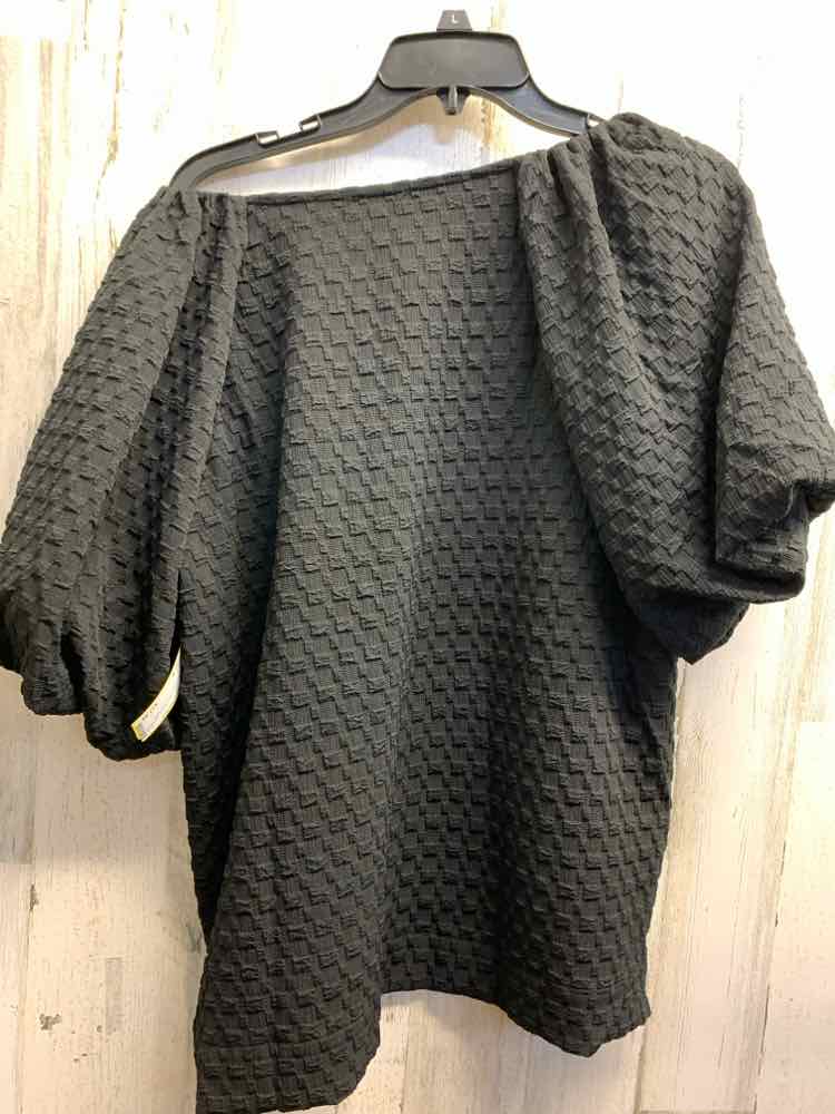 NWT UMGEE Tops Size M Black BELL SLEEVES Blouse