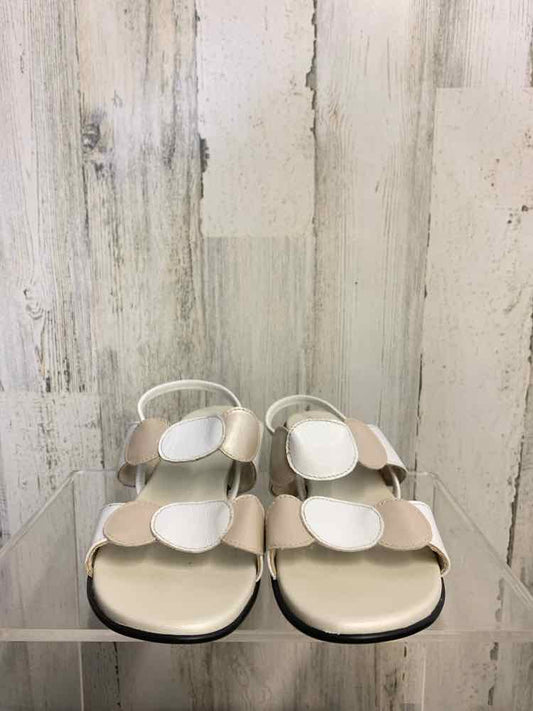 PRE-OWNED MUNRO SHOES Shoe Size 9 WHITE/BEIGE CIRCLES KITTEN HEEL Shoes/WHITE/BE