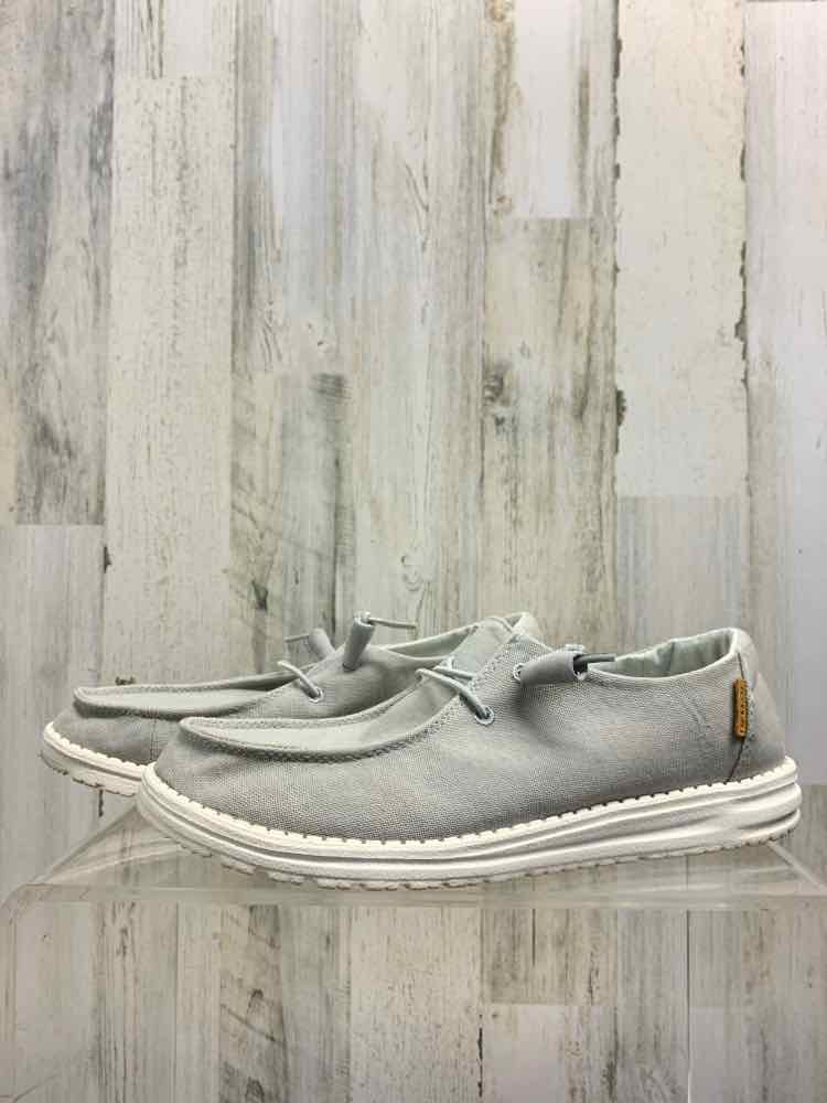PRE-OWNED GRAY Size 10 Shoes/GRAY HEY DUDE SLIP ON SHOES