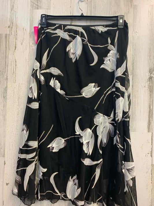 PRE-OWNED METRO WEAR PLUS SIZES Size 1X BLACK/WHITE/GOLD Floral Dress/BLACK/WHIT