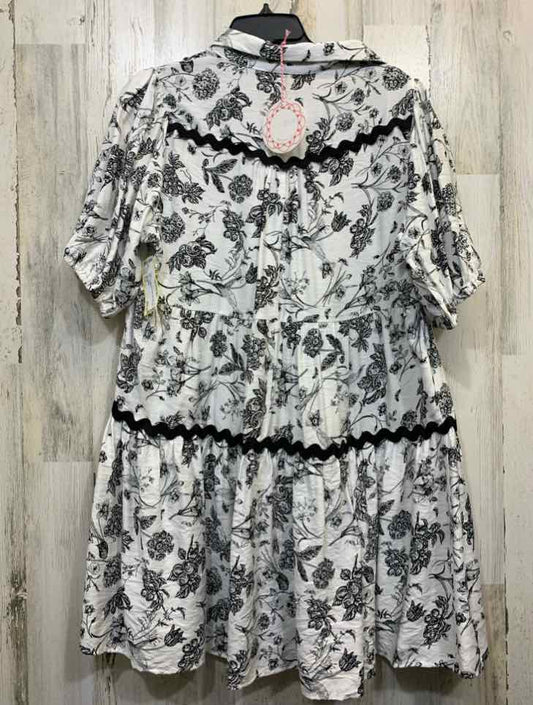 NWT UMGEE Dresses and Skirts Size M WHT/BLACK Floral TIERED Dress/COLLARED