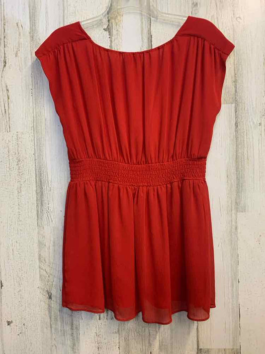 PRE-OWNED ECI Tops Size 8 Red SLEEVELESS TOP/V- CUT SLEEVELESS TOP. HAS FLORAL D