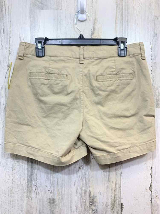 PRE-OWNED Size 6 GAP BOTTOMS Khaki Solid Shorts