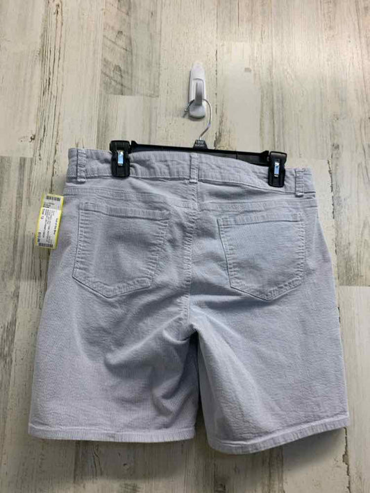 PRE-OWNED Size 12 RIDERS BOTTOMS WHITE/BLUE Pinstripe MID RISE Shorts