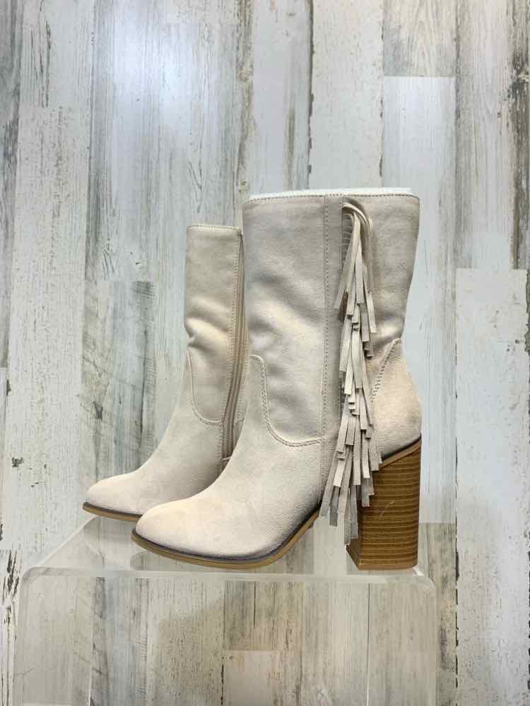 PRE-OWNED SODA SHOES Shoe Size 8.5 Cream FRINGE BOOT Boots/CREAM MID-CALF BLOCK