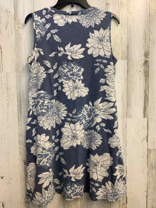 PRE-OWNED APT. 9 Dresses and Skirts Size M BLU/WHITE Floral SLEEVELESS Dress