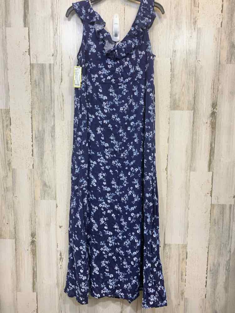 NWT UNIVERSAL THREADS Dresses and Skirts Size M BLUE/WHITE Floral VNECK Dress/RU