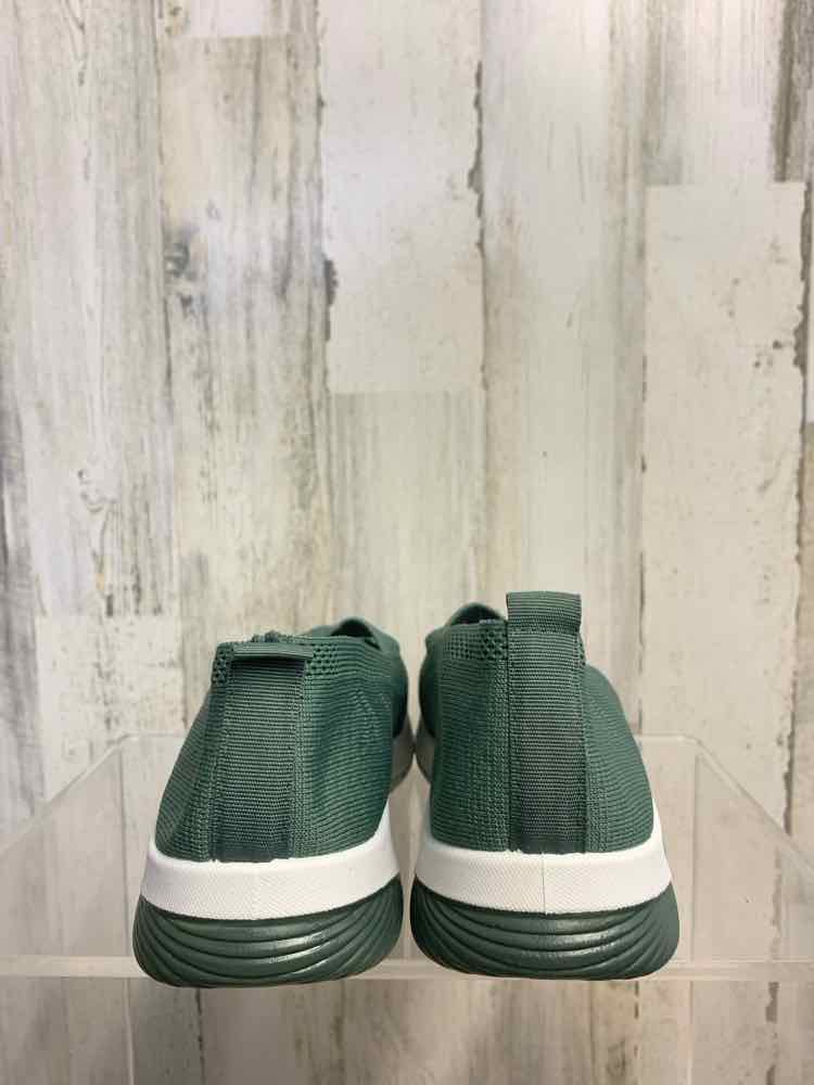 PRE-OWNED Shoe Size 9 SEAFOAM TENNIS Shoes/SEA-FOAM COLORED SLIDE ON TENNIS SHOE
