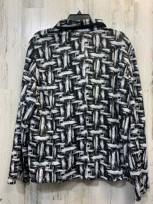 PRE-OWNED CHICOS JACKETS / COATS Size 3 BLACK/WHITE STROKES JACKET Jacket/BLACK/