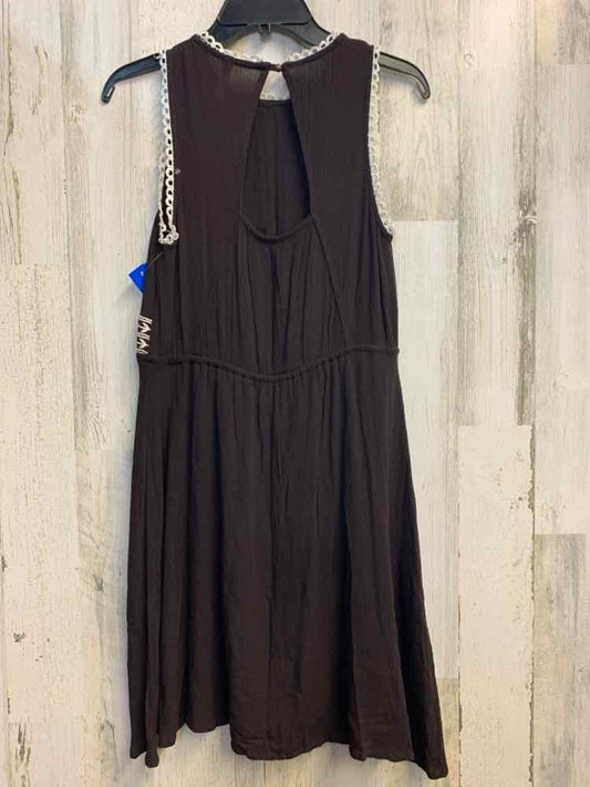 PRE-OWNED XHILARATION Dresses and Skirts Size M Brown Floral SLEEVELESS Dress