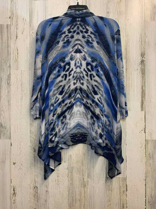PRE-OWNED TRAVELERS BY CHICO'S Tops Size 2 SHADES OF BLUE DIAGONAL & CHEETAH TOP