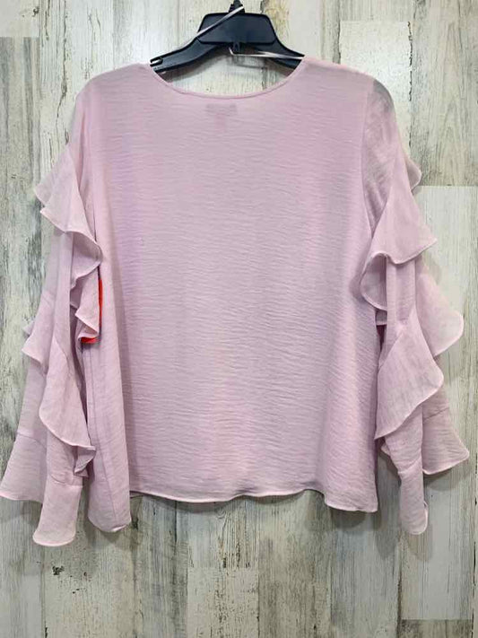 PRE-OWNED VINCE CAMUTO Tops Size M Lavender RUFFLES BUTTON UP TOP/BUTTON UP THIN