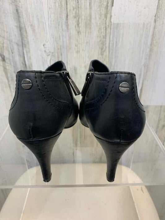 VINCE CAMUTO SHOES Shoe Size 10 Black Leather BOOTIE Shoes