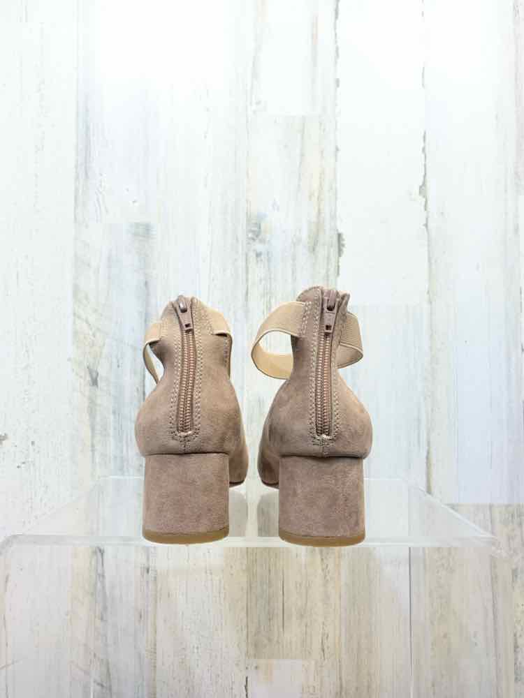 PRE-OWNED WHITE MOUNTAIN SHOES Taupe 7.5 INCHES TALL Shoes