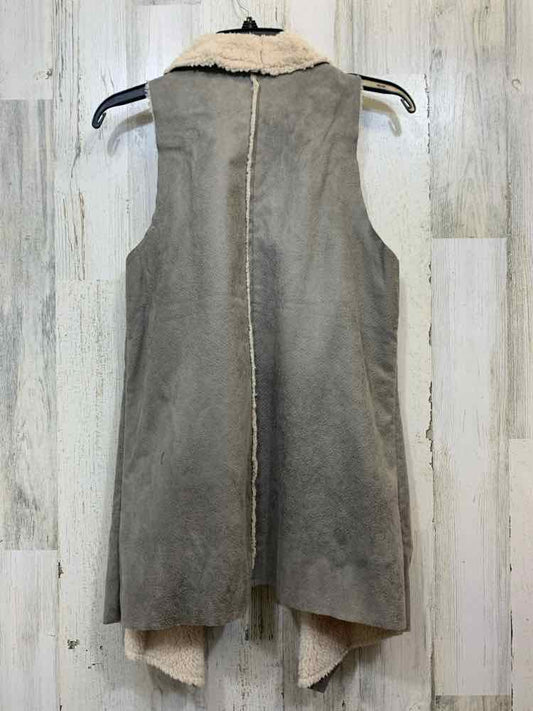 NWT KARLIE Tops Size L BROWN/CREAM SHERPA VEST Vest