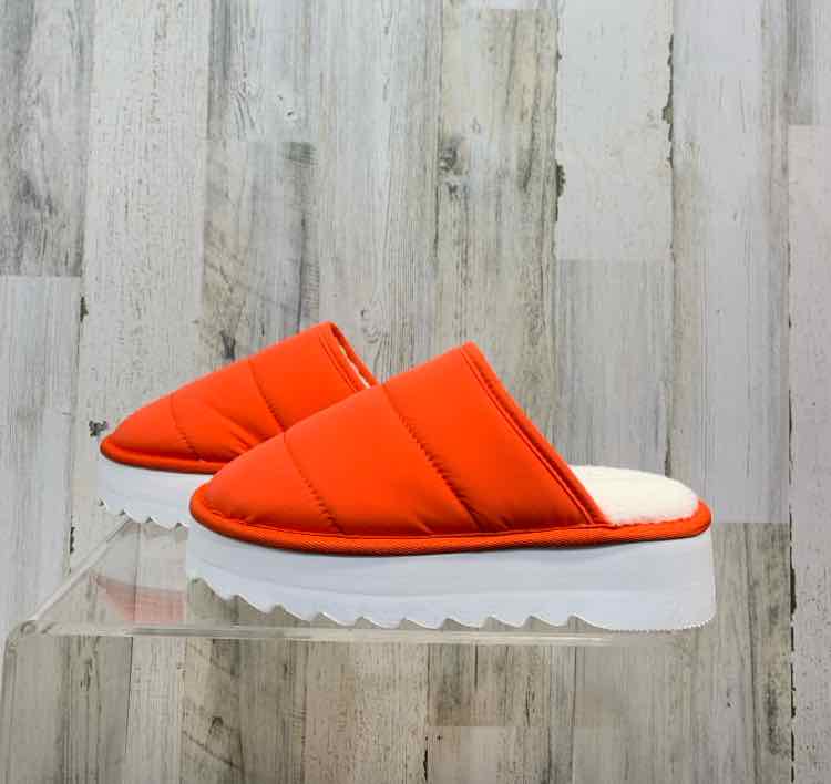 PRE-OWNED MAEVE SHOES Shoe Size S/M ORANGE/WHITE PUFFY SLIP ON Slippers/ORANGE P