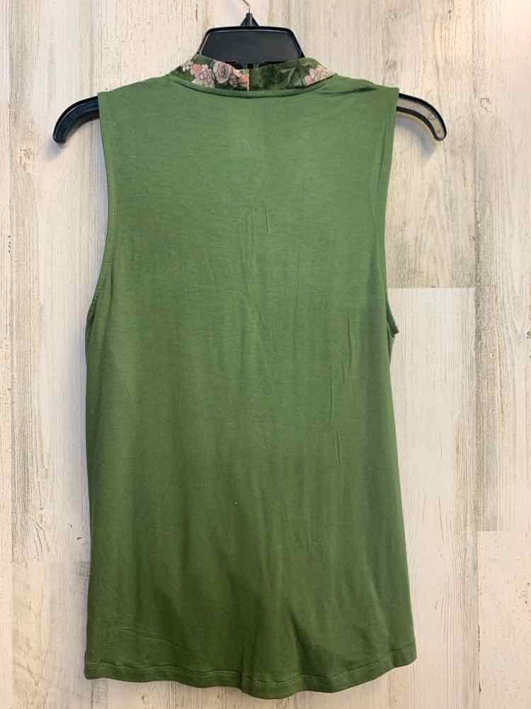 PRE-OWNED A NEW DAY Tops Size M Green Floral SLEEVELESS TOP