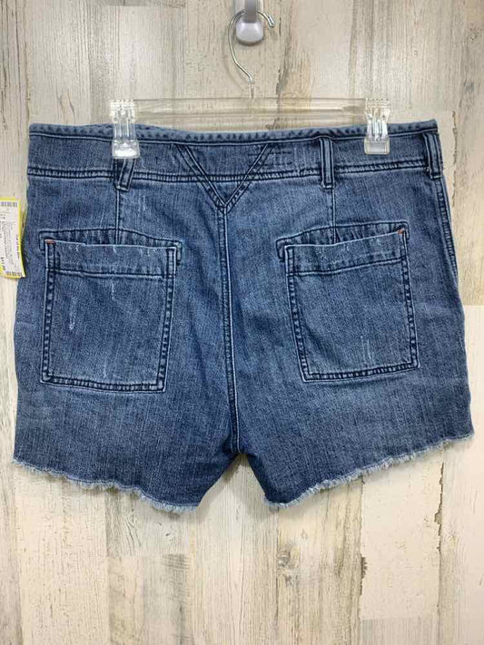 PRE-OWNED Size 32 PILCRO/5 BUTTON FRONT 5 POCKET DISTRESSED/RAW HEM SHORTS