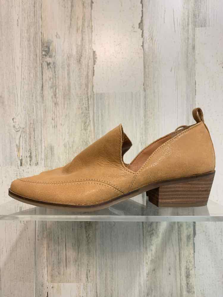LUCKY SHOES Shoe Size 8 Caramel LOAFER Shoes
