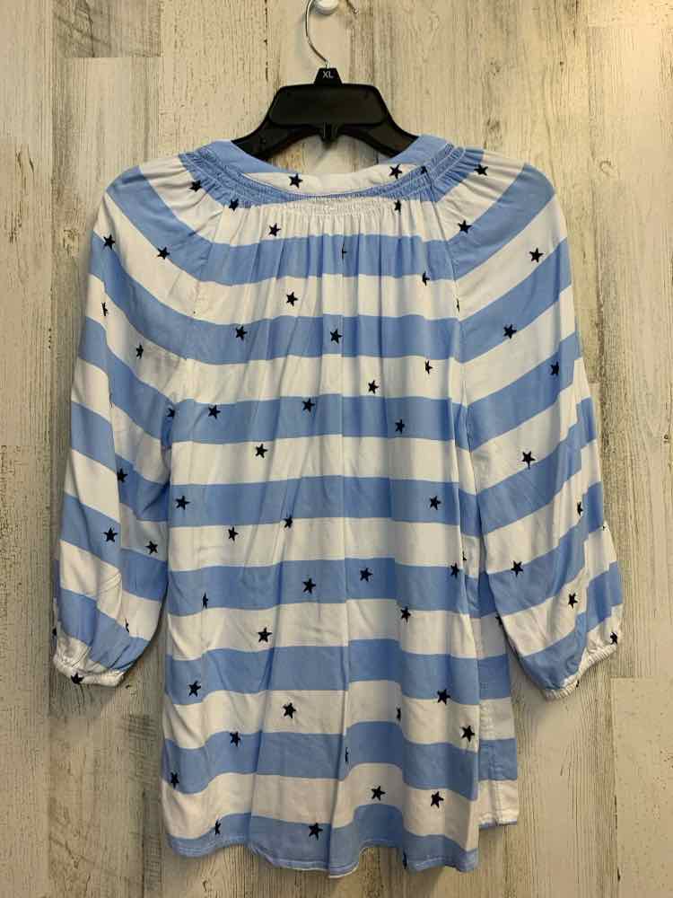 CROWN & IVY Tops Size XS LT BLUE/WHT STRIPES & STARS 3/4 LENGTH TOP