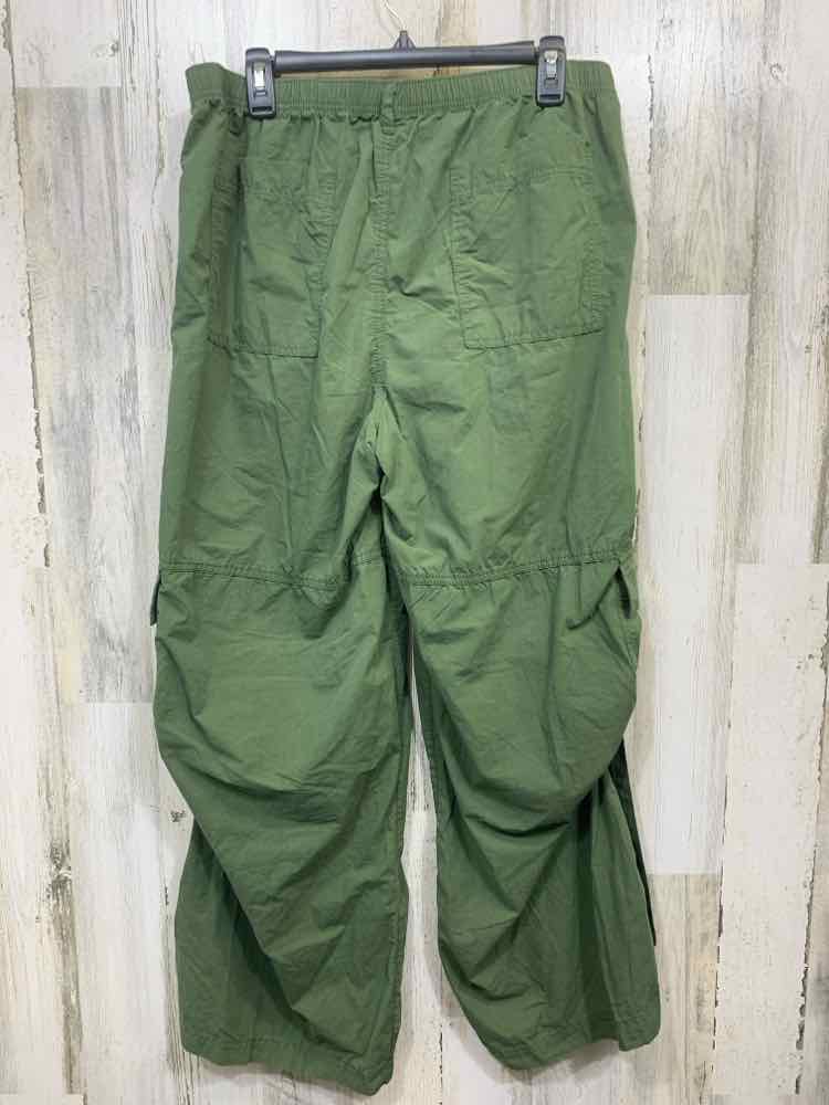 PRE-OWNED Size L WILD FABLE/MID-RISE WIDE LEG PULL-ON CARGO PANTS