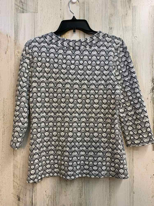 PAPILLONBLANC Tops Size M GRAY/WHT/BLK CHEVRON 3/4 LENGTH TOP