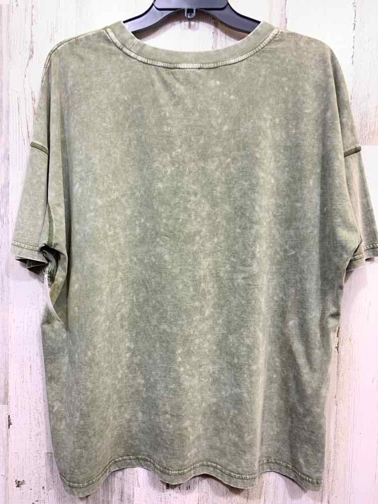 NWT BLU PEPPER Tops Size L ARMY GREEN SHORT SLEEVES T-shirt