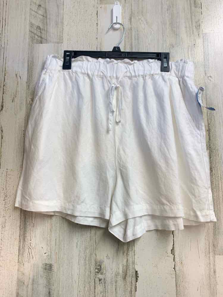 NWT Size L ON 34TH BOTTOMS White Shorts/ELASTIC WAIST