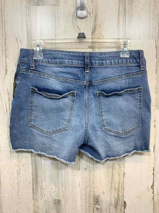 PRE-OWNED Size 8 MAURICE BOTTOMS LIGHT BLU Shorts/DISTRESSED ENDS