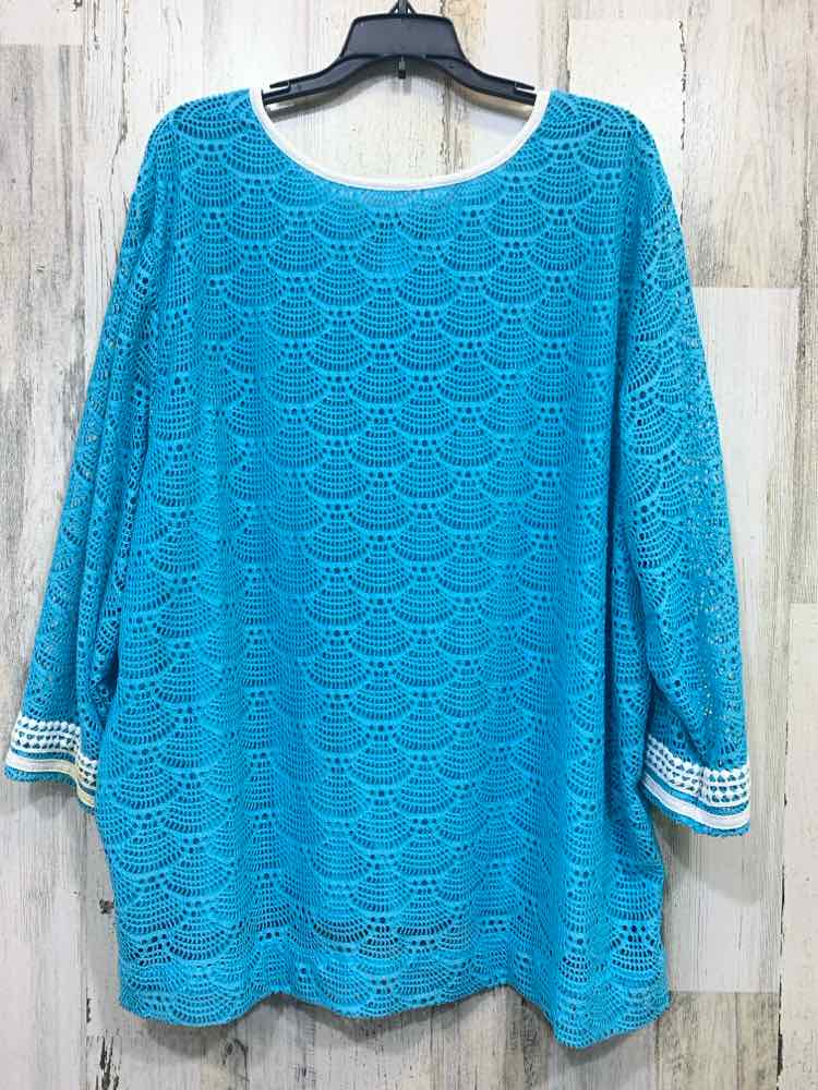 CROWN & IVY PLUS SIZES Size 2X NVY/WHT Plaid LONG SLEEVES TOP