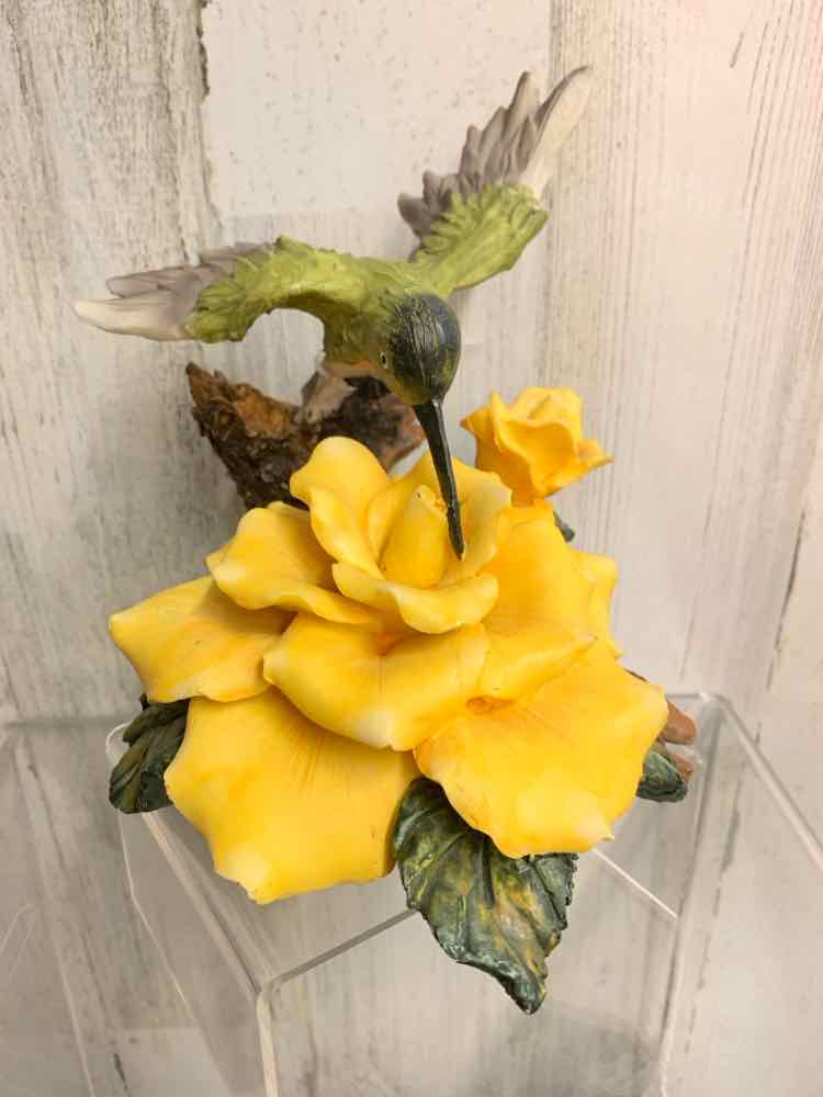 HOME DECOR/HUMMINGBIRD W/FLOWER