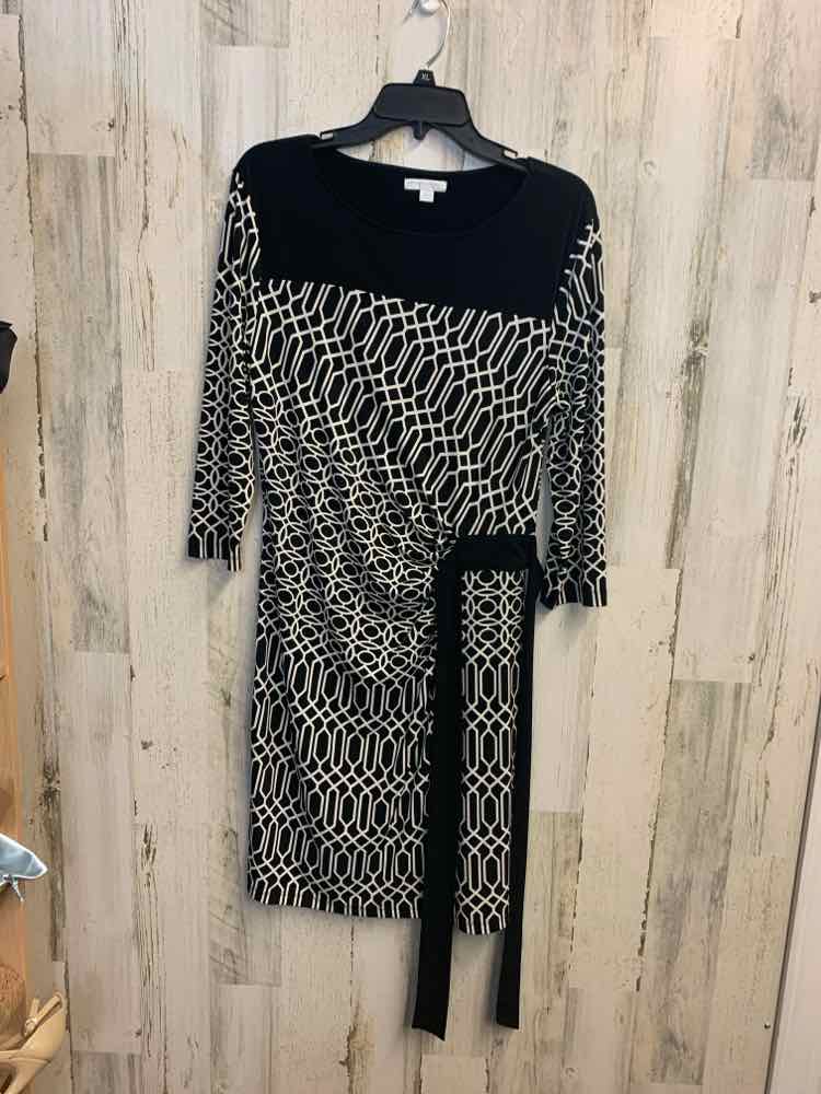 PRE-OWNED NEW YORK & CO Dresses and Skirts Size L BLK/WHT PATTERN Dress