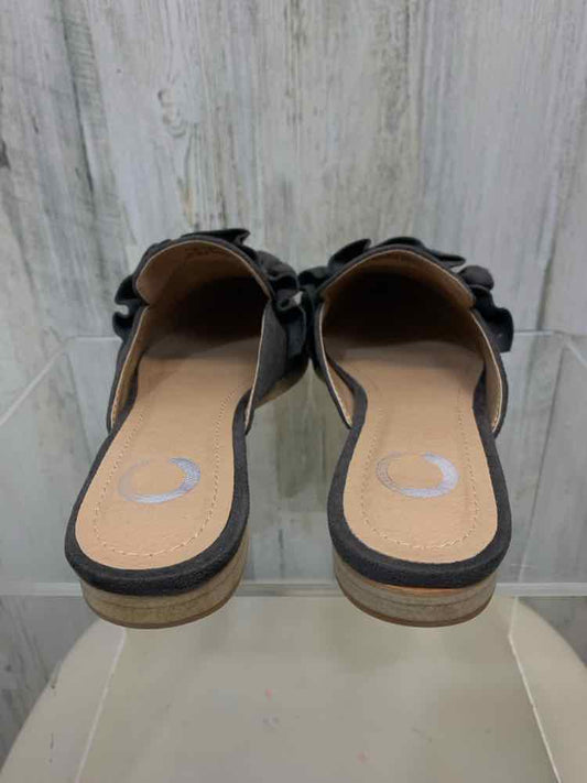 NWT JOURNEE COLLECTION SHOES Shoe Size 6.5 Gray Suede MULES Shoes