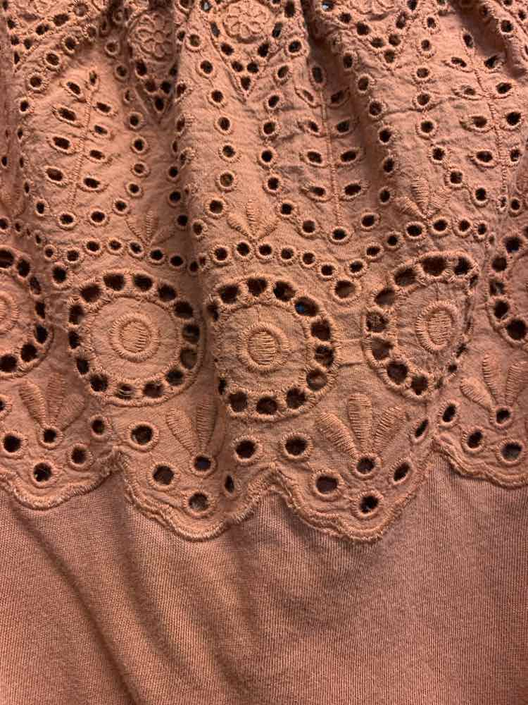 PRE-OWNED LOFT Tops Size M Brown Eyelet 3/4 SLEEVE Blouse/BROWN EYELET PATTERN T