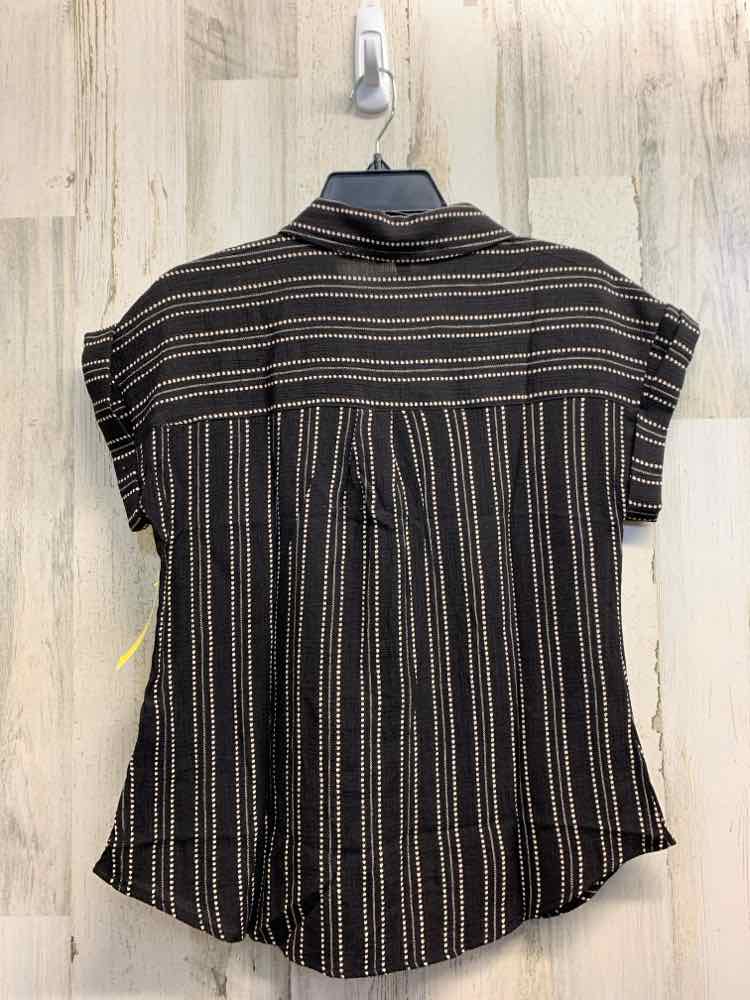 NWT THE PEPPER Tops Size S BLACK & WHITE PATTERN SHORT SLEEVES Blouse/COLLARED