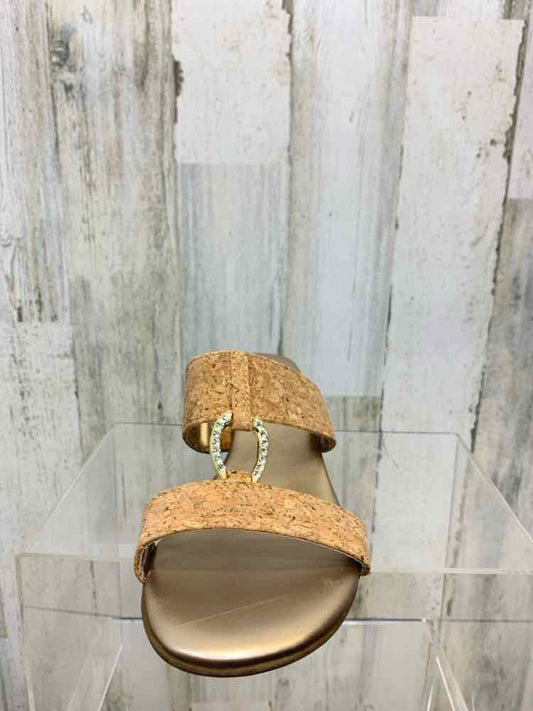 PRE-OWNED SOLANZ SHOES Shoe Size 10M TAN/GOLD SLIP ON Sandals