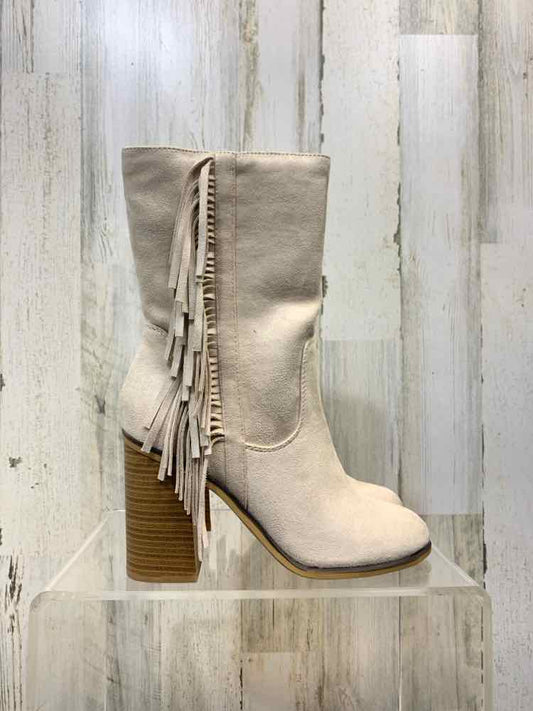 PRE-OWNED SODA SHOES Shoe Size 8.5 Cream FRINGE BOOT Boots/CREAM MID-CALF BLOCK